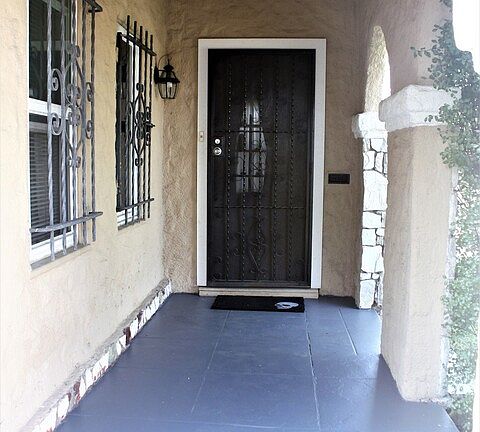 3rd image of 2046 W 71st St