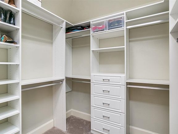 4th image of 1308 Foxglove Cir