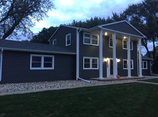 922 Meadow Ln, Waterloo, IA 50701