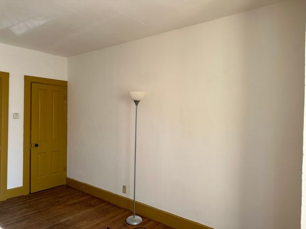 315 1/2 N Van Buren Ave