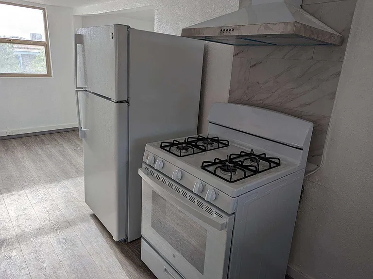 Kitchen Refrigerator and Gas Stove