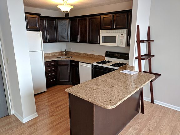 3rd image of 2144 N Lincoln Park W APT 17D
