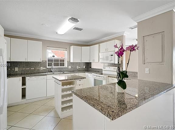 4th image of 1011 SW 117th Ct #0