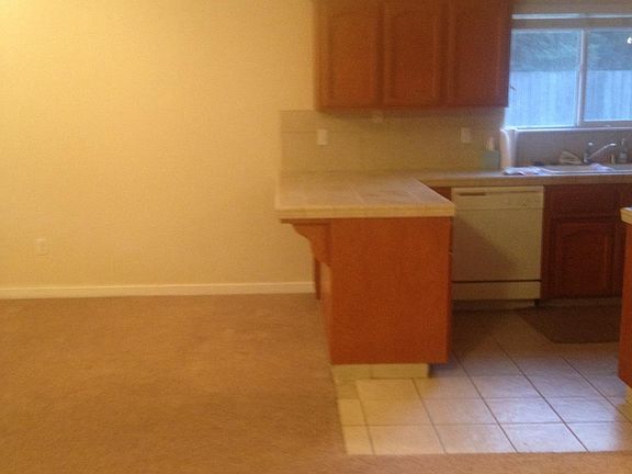Dining area & breakfast bar