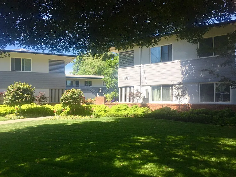 1101 Noel Dr — Photo 1