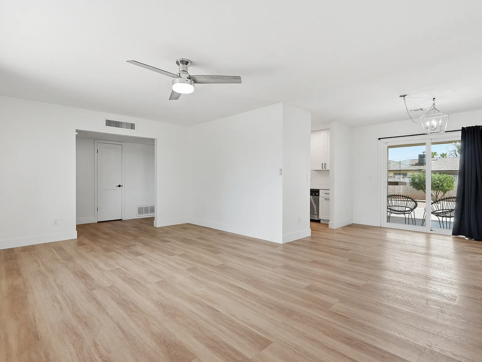 5 bed, 1971 sqft, $2,900 — Photo 3