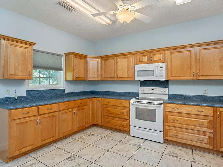 322 Crescent Dr — Photo 6
