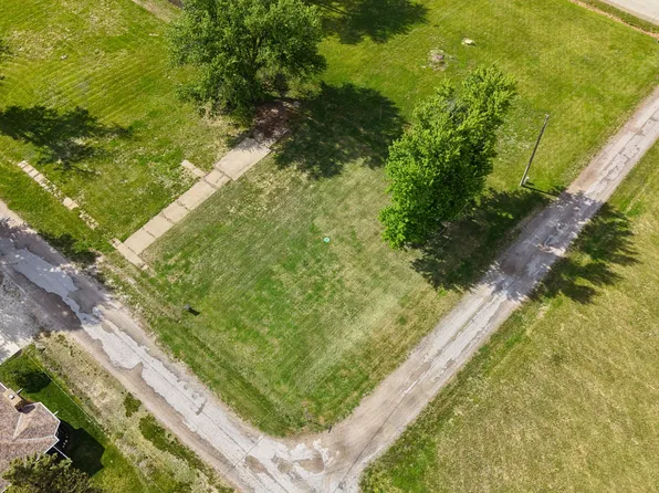 905 Mills Ave, Pacific Junction, IA 51561