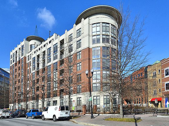 2nd image of 1021 N Garfield St APT 438