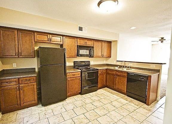3rd image of 2272 McCormick Ln