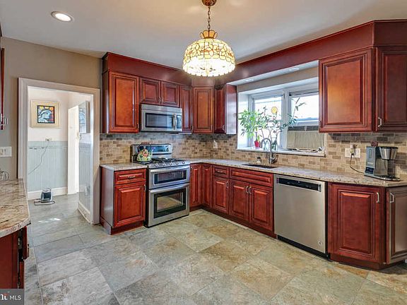 3rd image of 2284 Bryn Mawr Ave