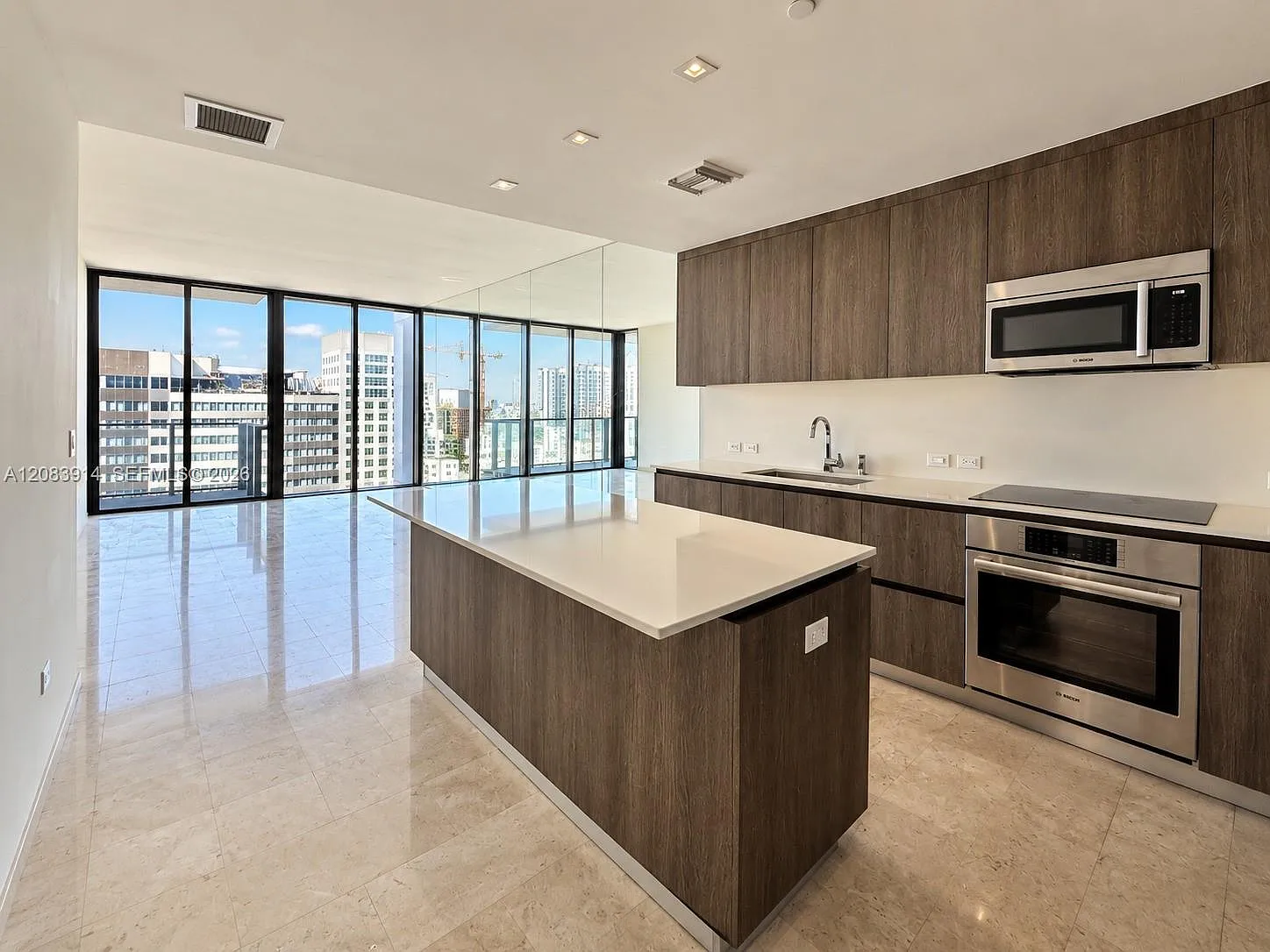 Rise Condo — Photo 2