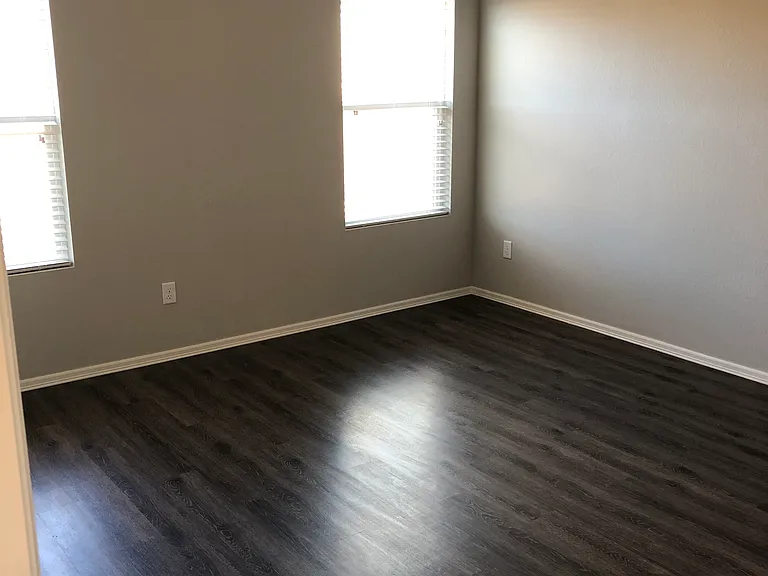 14320 S New Haven Ave — Photo 6