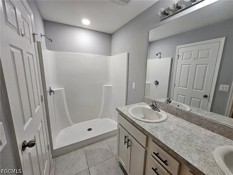 2523 NE 6th Pl — Photo 14