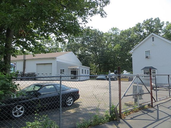 2nd image of 604 Lake St