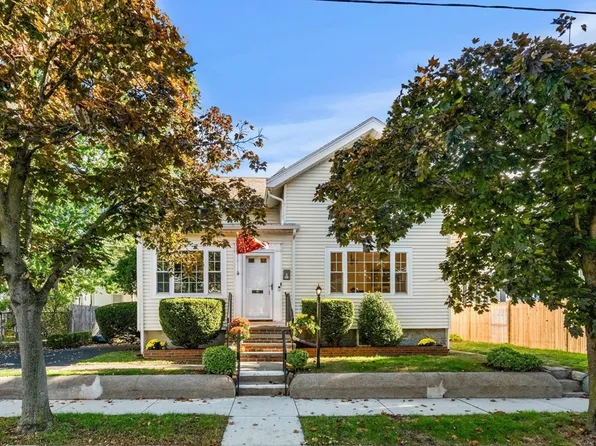 22 Calumet St, Quincy, MA 02170
