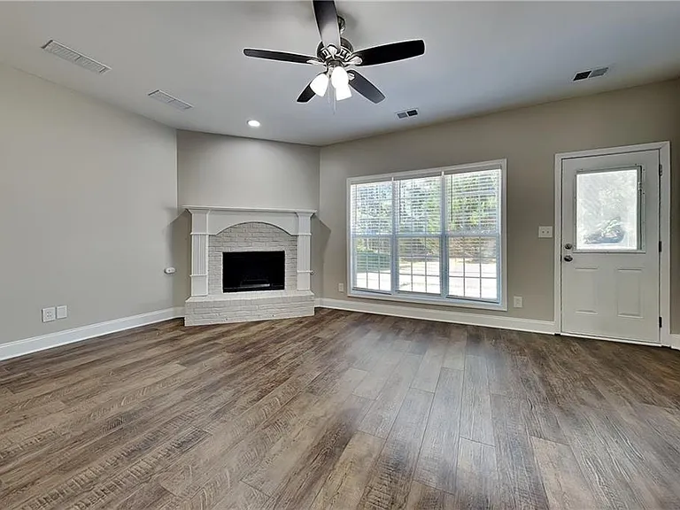 755 Willowwind Dr — Photo 3