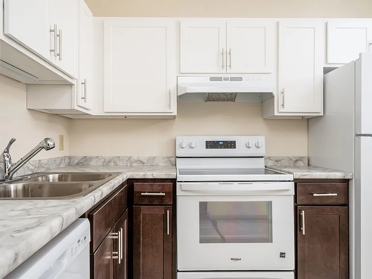 Woodcrest Townhomes — Photo 6