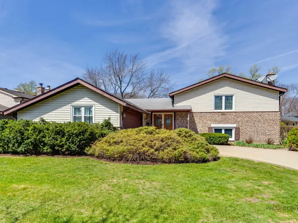 1338 E Best Dr, Arlington Heights, IL 60004