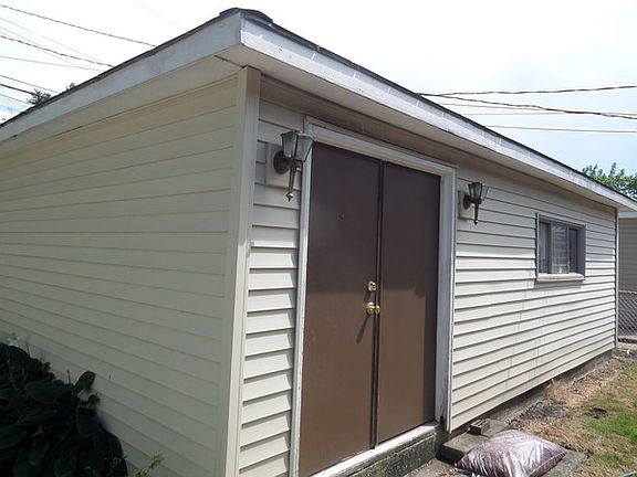 3rd image of 8729 S Kimbark Ave
