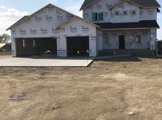 7732 Country Hills Dr, Bismarck, ND 58503