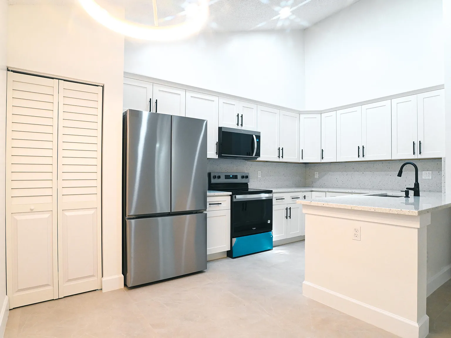 3 bed, 2.0 bath, 1332 sqft, $2,900 — Photo 3