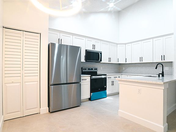 3rd image of 1148 Summit Trail Cir APT D