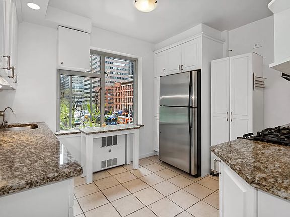 4th image of 200 E 57th St APT 3L