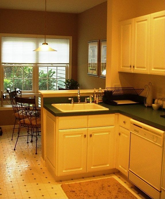Kitchen- H/W & Granite