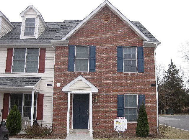 1st image of 9293 Travellers Ct
