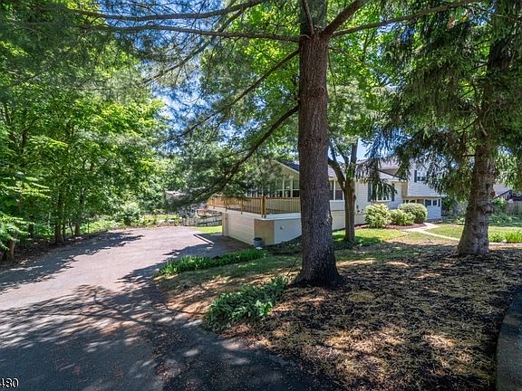 3rd image of 5 Hill Ct W