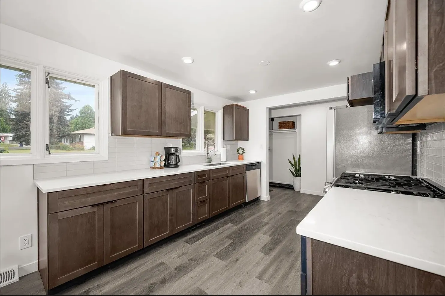 4 bed, 1.5 bath, 2058 sqft, $2,500 — Photo 4