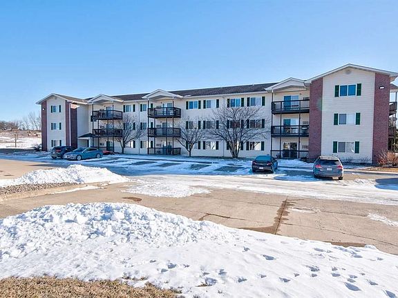 LOVELY 3RD FLOOR UNIT!