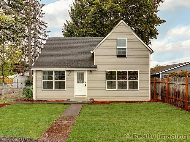 343 NW Zobrist St photo 1