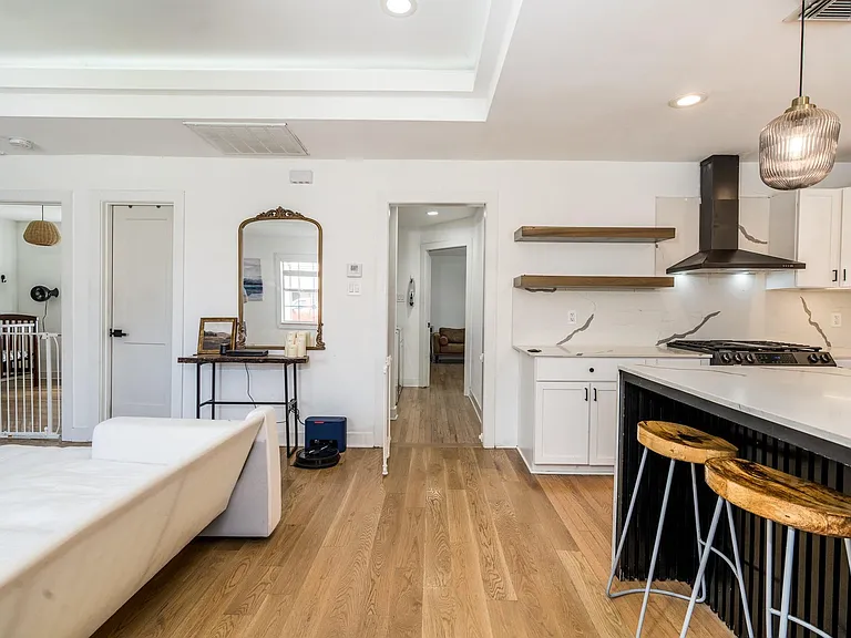810 Jerry St — Photo 9