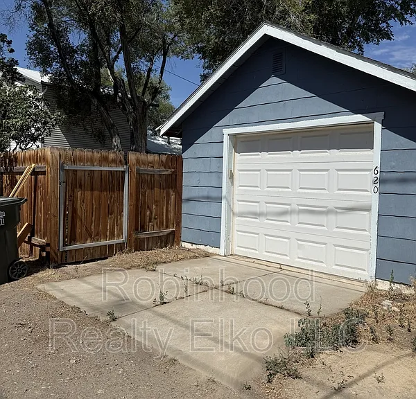 620 Maple St — Photo 21