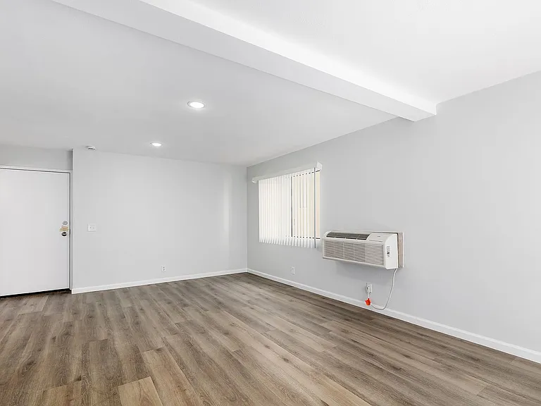 132 Clark Dr — Photo 9