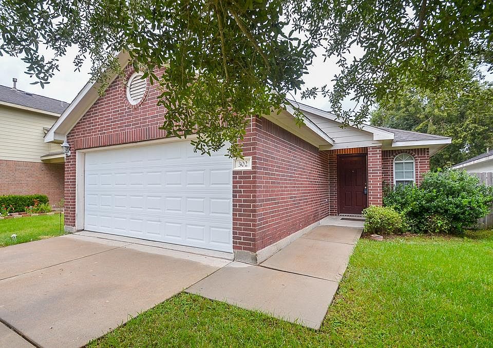 1st image of 302 Saddleback Springs Dr