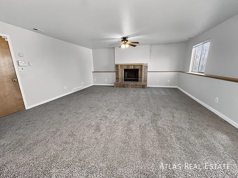 3820 Dolphin Cir — Photo 24