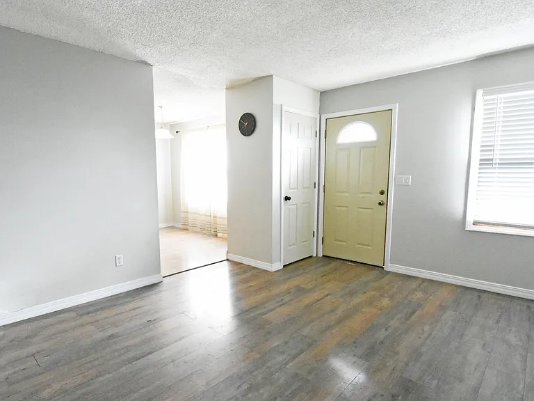 30 Bayberry Ln — Photo 7