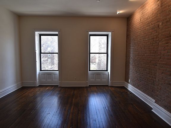 2nd image of 263 W 131st St #4