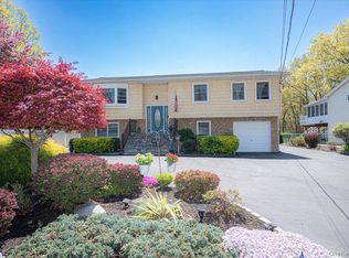 188 Geneva St, Bay Shore, NY 11706