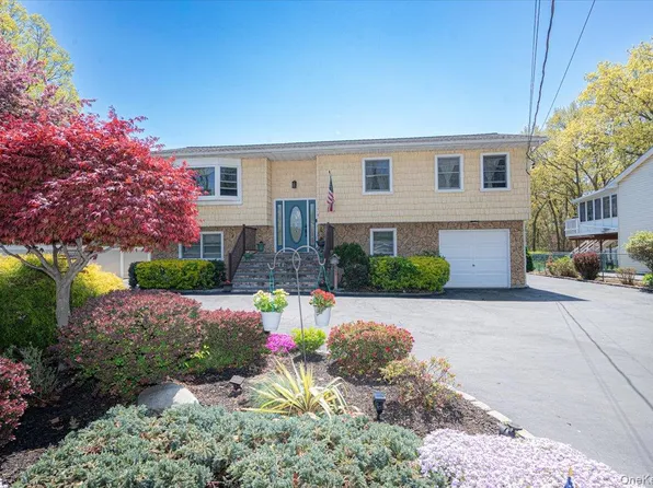 188 Geneva Street, Bay Shore, NY 11706