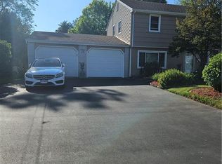 13 Brewer Dr, Bloomfield, CT 06002