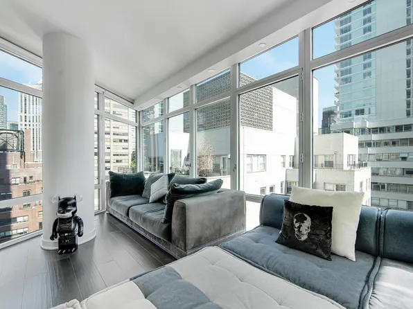 207 East 57th Street 20A image 2 of 17