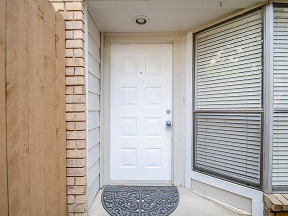 3rd image of 1829 Augusta Dr APT 30