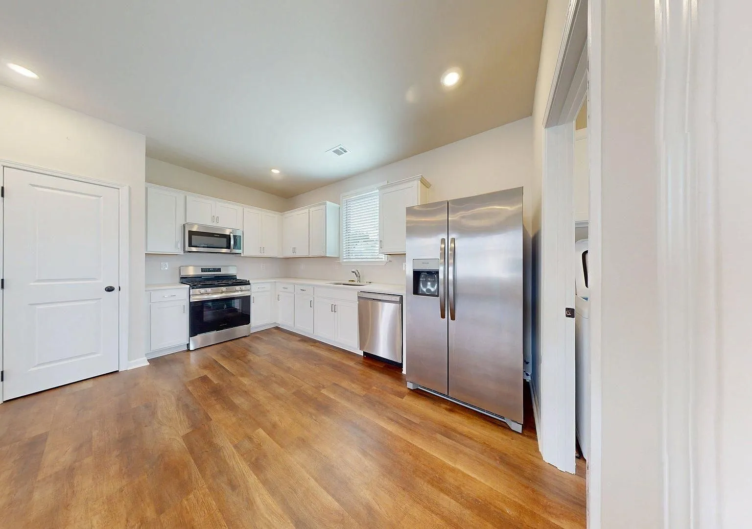 Beautiful Newer Construction Home on Mimms Trail! — Photo 4