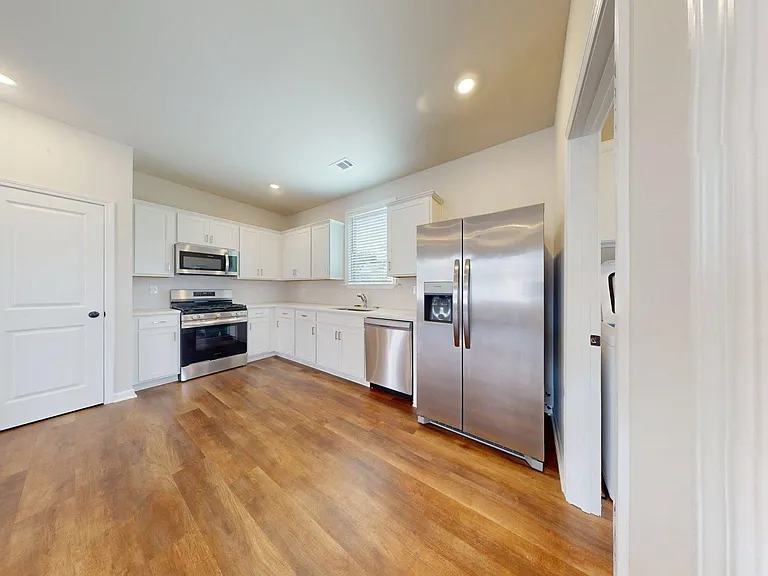 632 Shropshire Dr — Photo 3