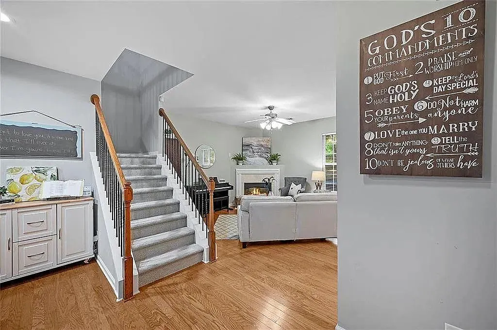 3 bed, 2104 sqft, $2,500 — Photo 3