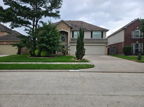 19227 Royal Isle Dr, Tomball, TX 77375